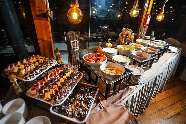 Dhow Cruise Dinner at Marina with Entertainment Shows - Image 4
