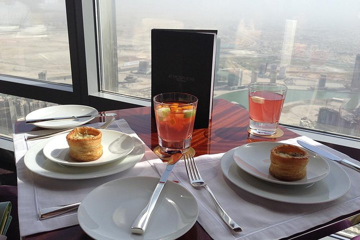 DINE experience at Burj Khalifa with DISCOVER DUBAI by NIGHT - Image 4