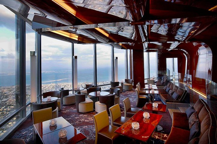 DINE experience at Burj Khalifa with DISCOVER DUBAI by NIGHT - Image 1