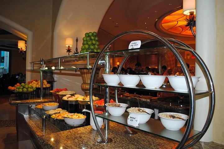 Discover Dubai by Night with Dine Experience at Atlantis Kaleidoscope - Image 3