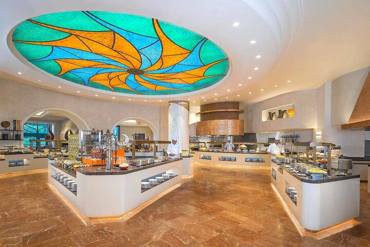 Discover Dubai by Night with Dine Experience at Atlantis Kaleidoscope - Image 1