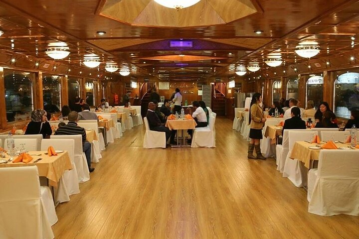 Dubai Creek dhow dinner cruise with Tanoura show - Image 5