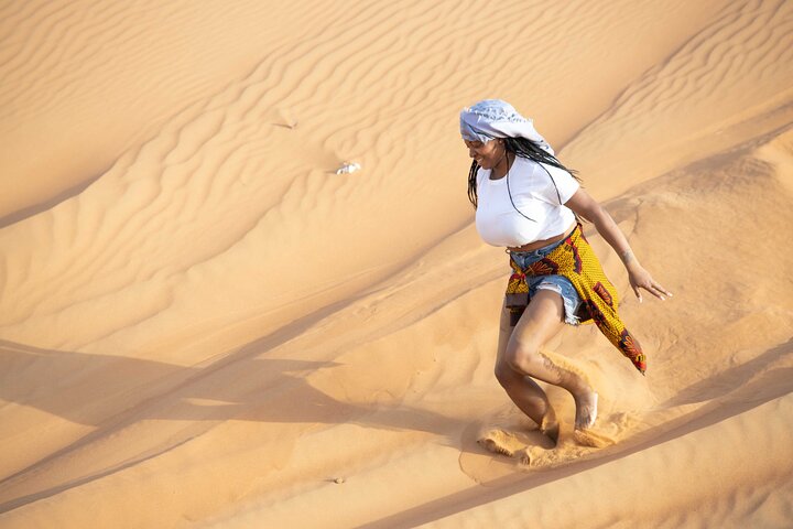 Dubai Half-day Red Dunes bashing with Sandboarding, Camel &Falcon - Image 3