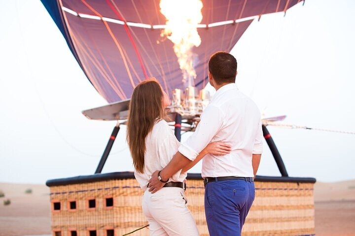 Dubai Hot Air Balloon Tour with Breakfast Camel Ride and Transfer - Image 5