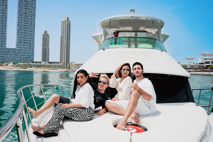 Dubai Marina Sightseeing Cruise with Stunning Ain View - Image 3