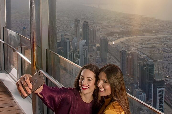 Dubai Night Tour with Burj Khalifa Ticket and The Roof Top Meal - Image 4