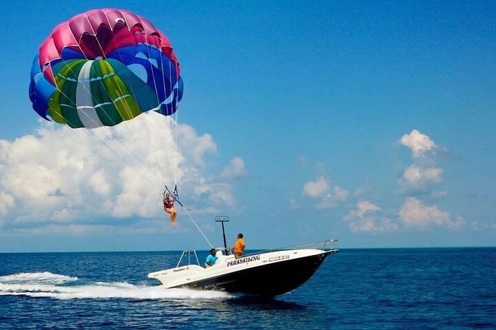 Dubai Parasailing Experience with Burj Al Arab & Dxb Marina View - Image 1