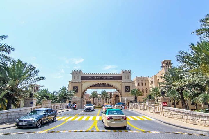 Dubai Private Vehicle Hire with Experienced Driver - Image 4