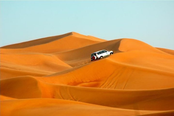 Dubai Red Dune Safari with BBQ Dinner & Live Shows from RAK - Image 4