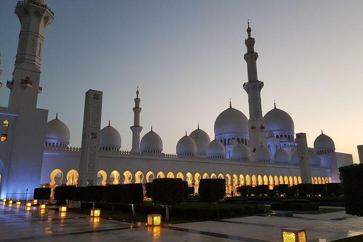 Dubai to AbuDhabi tour Grand Mosque Palace Qasr Al Watan Heritage - Image 1