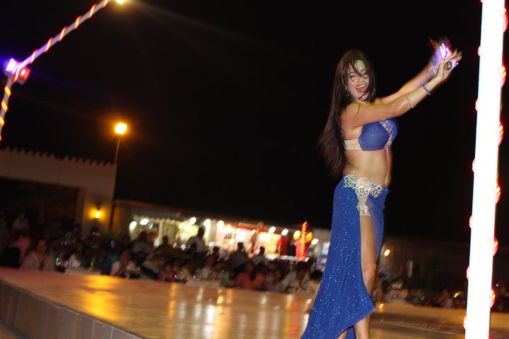 Evening Desert Safari on Red Dunes + Sandboarding + BBQ Dinner & Entertainment - Image 3