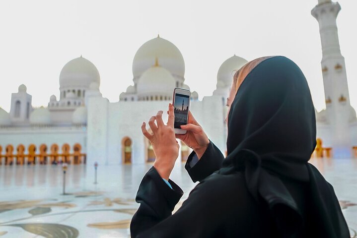 Exclusive Abu Dhabi City Private Tour with Yellow Boat Ride - Image 4