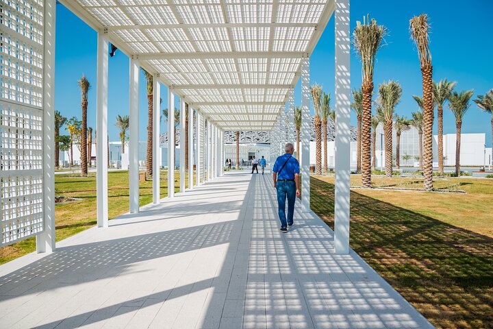 From Dubai: Abu Dhabi Day Tour with Grand Mosque & Louvre Museum  - Image 4