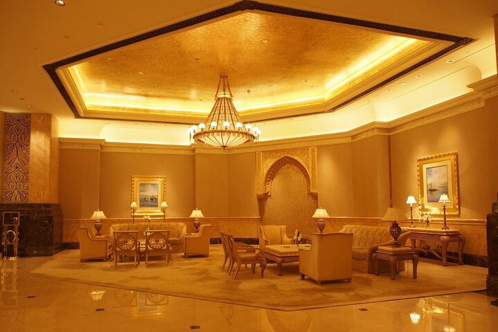 From Dubai: Abu Dhabi Guided City Tour with Lunch - Image 3