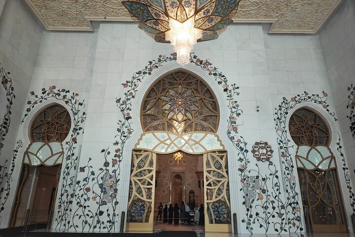 From Dubai: Emirates Palace Hi-Tea with Sheikh Zayed Mosque Visit - Image 4