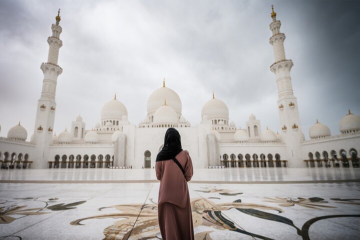 From Dubai: Full-Day Abu Dhabi Tour With Traditional Buffet Lunch - Image 1
