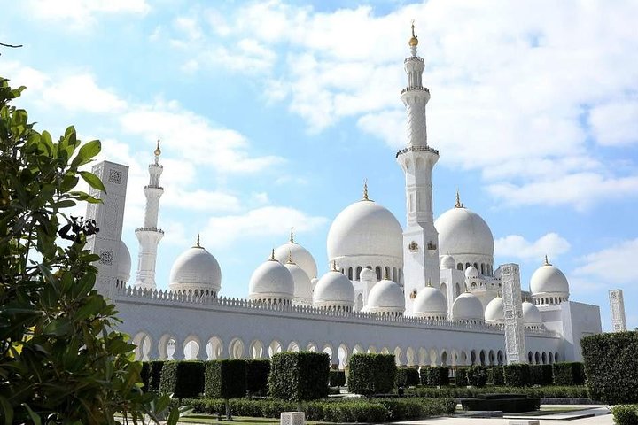 Full-Day Tour of Abu Dhabi City From Dubai - with Guide - Image 5