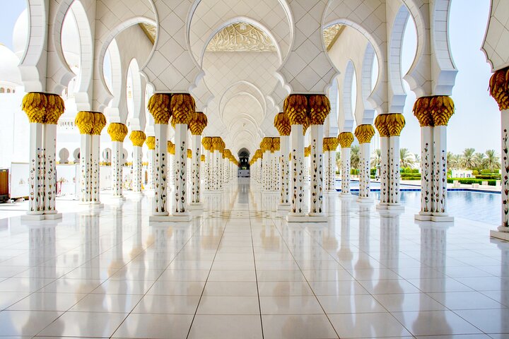 Guided Sheikh Zayed Mosque Half Day Tour in Abu Dhabi - Image 5