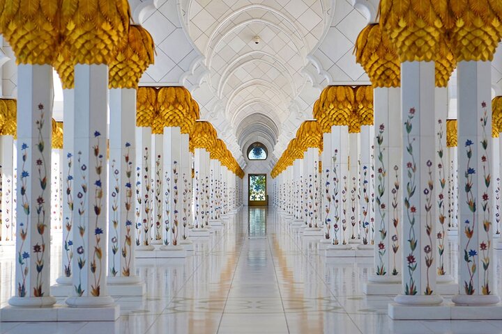 Half-Day Grand Mosque Tour from Dubai with a guide - Image 5