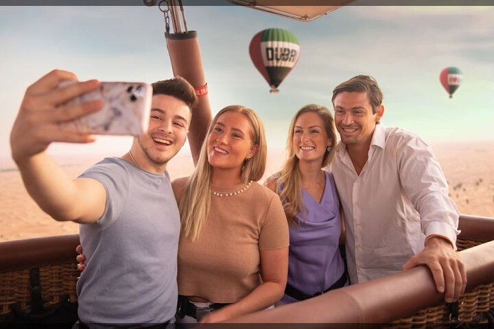 Hot Air Balloon Flight in Dubai with Refreshments Including Pickup & Drop off - Image 2