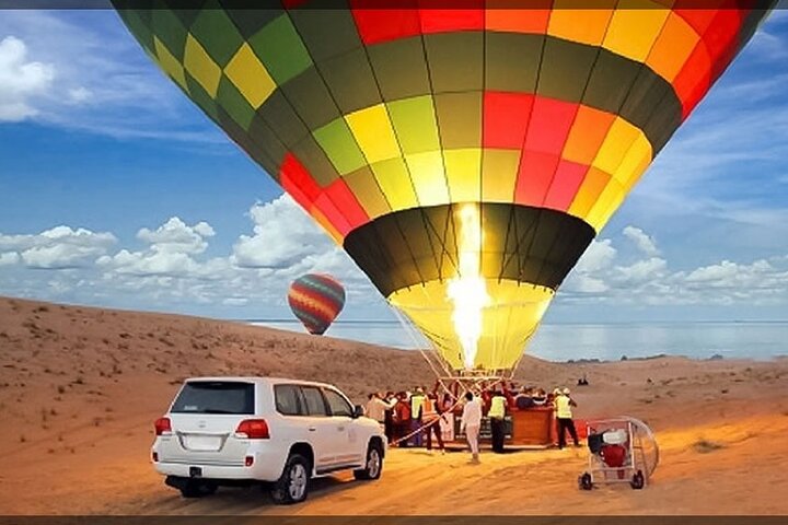 Hot Air Balloon Flight in Dubai with Refreshments Including Pickup & Drop off - Image 4