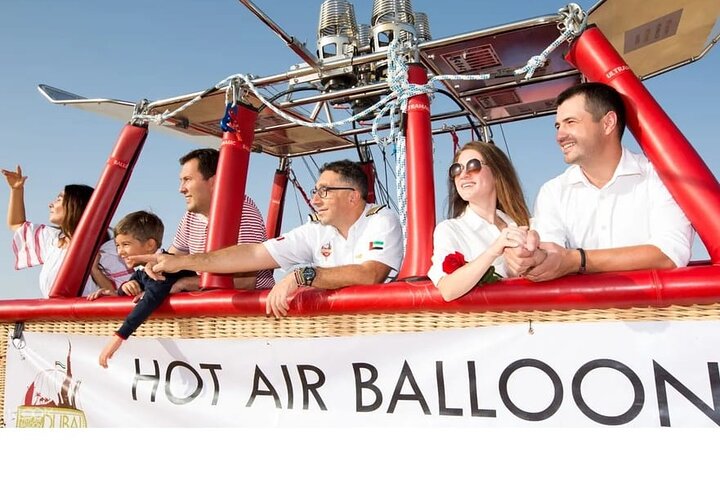 Hot Air Balloon Ride in Dubai - Image 1