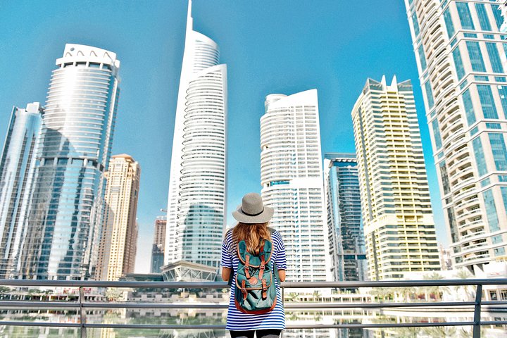 Layover In Dubai - Image 1