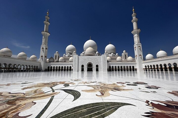 Louvre Museum & Abu Dhabi Grand Mosque Tour in A Private Vehicle - Image 4
