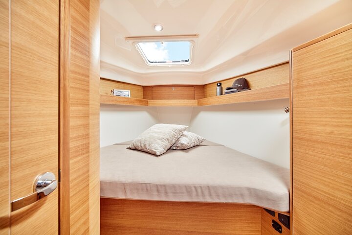 Luxury Private Yacht Rental In Dubai - Image 3