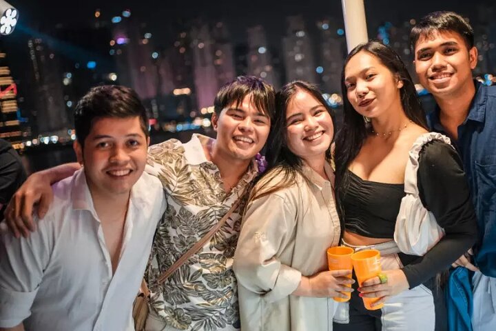 Marina Yacht Party Tour with Unlimited BBQ and Drinks in Dubai - Image 4