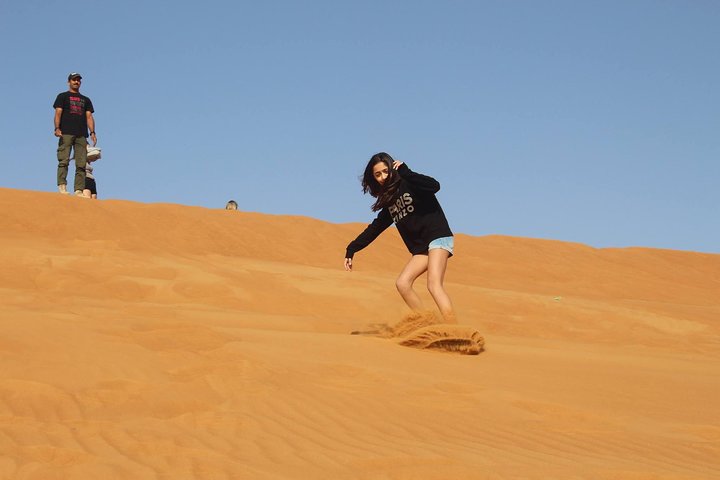 Morning Desert Safari in Red Dunes & Sand Boarding with Photography from Dubai - Image 3