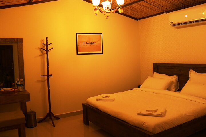 Overnight Desert Safari with stay in a Private Cabin - Image 4