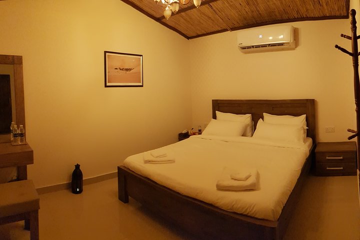 Overnight Desert Safari with stay in a Private Cabin - Image 3