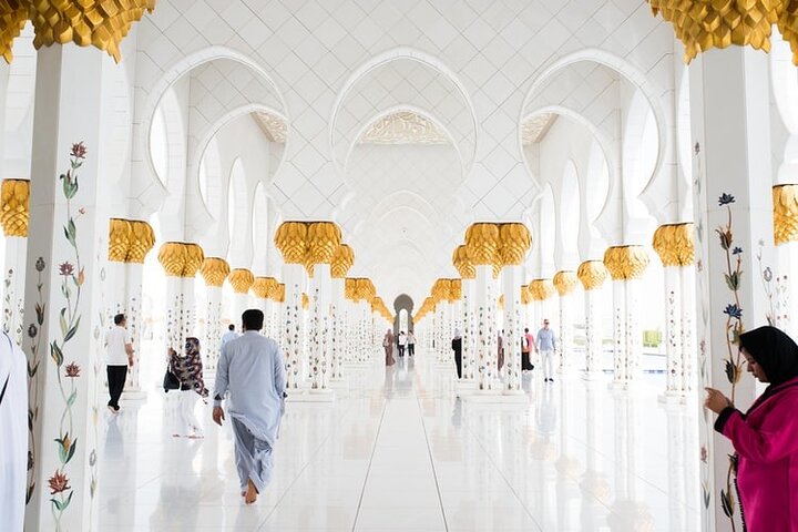 Private Abu Dhabi 5 Wonders Tour with Emirates Palace Lunch - Image 2