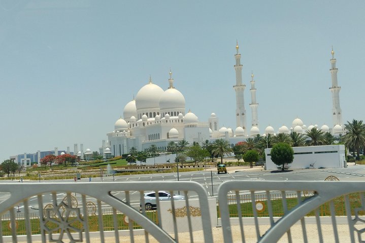 Private Abu Dhabi 8 hours Tour with Professional Driver - Image 3