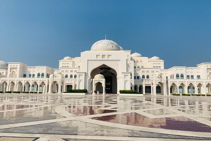 Private Abu Dhabi City Tour with Grand Mosque Entrance - Image 4