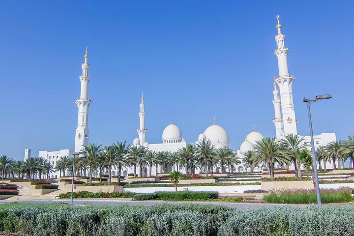 Private Abu Dhabi full day tour : Grand Mosque, Qasr al Watan with Lunch - Image 4