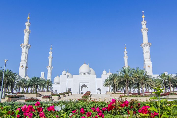Private Abu Dhabi highlights with Louvre Museum & Grand Mosque with 5* lunch - Image 4