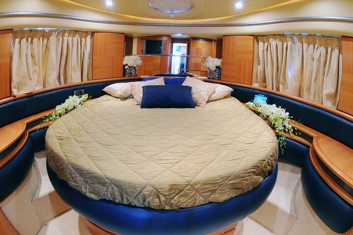Private Charter Yacht Dubai - Exclusive Yacht Cruising Tour - Image 3