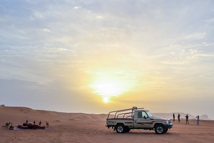 Private Dune Buggy Adventure with Sand boarding and Refreshments from Dubai - Image 3