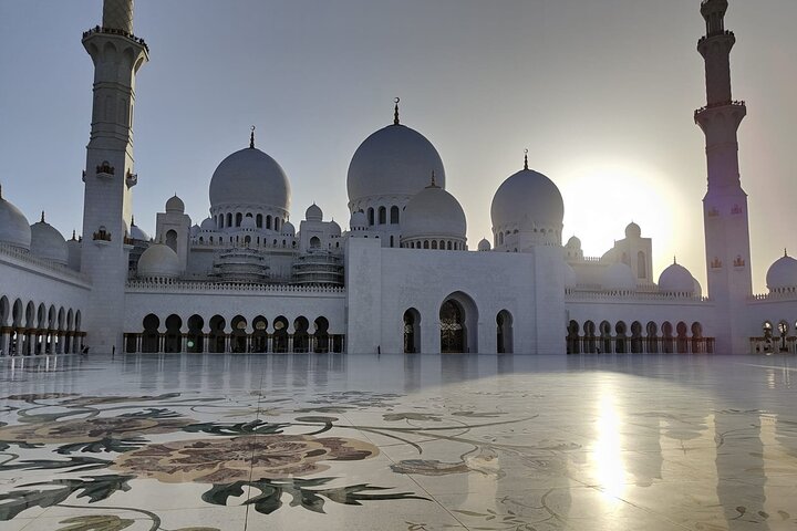 Private Guided Abu Dhabi City Sightseeing Tour - Image 2