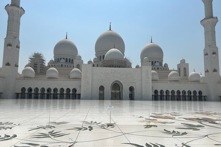 Private Guided Abu Dhabi City Sightseeing Tour - Image 1