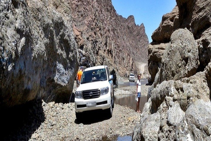 Private Guided Dune Bashing Day Tour in Wadi Hatta Mountains - Image 4