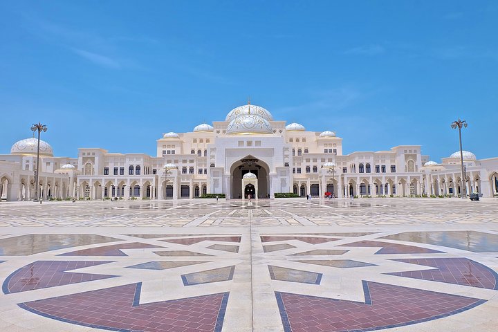 Private Guided Tour of Abu Dhabi City with pick-up - Image 4