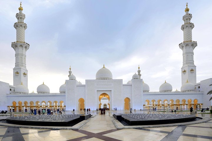 Private Guided Tour of Abu Dhabi City with pick-up - Image 1