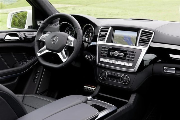 Private Luxury Car Tour - Image 3