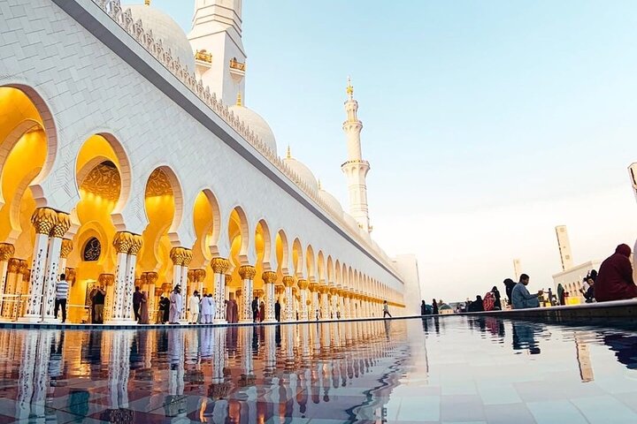 Private Return Abu Dhabi Cultural Tour from Dubai Incl. Transport - Image 1