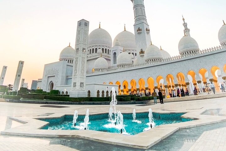 Private Round-Trip Sheikh Zayed Grand Mosque Tour from Dubai Inc. Transport - Image 1