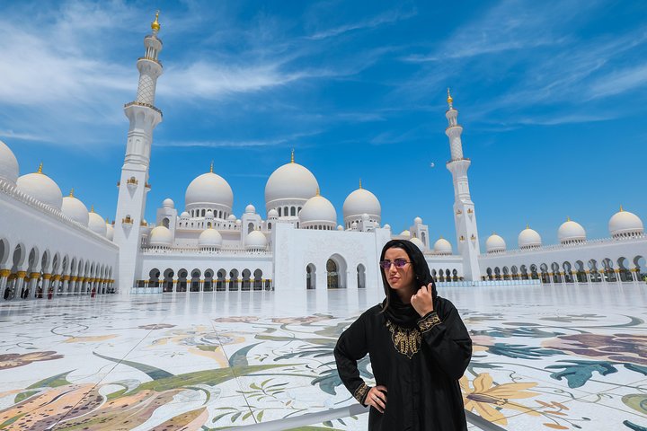 Sheikh Zayed Mosque with a Professional Photographer - Image 1