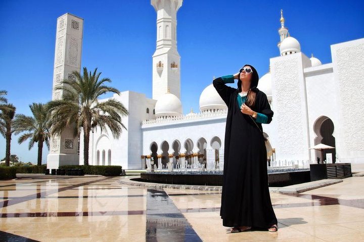 Sheikh Zayed Mosque with a Professional Photographer - Image 5
